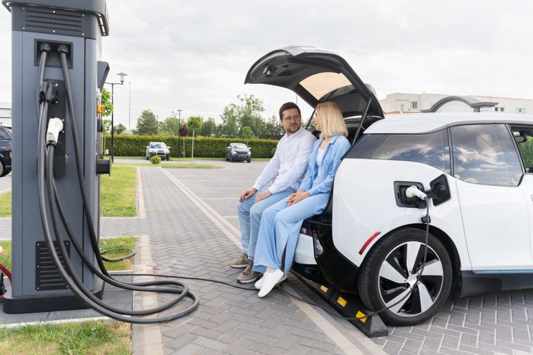Leia mais sobre o artigo Carros Híbridos e Elétricos: O Que Muda em 2025?